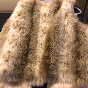Faux fur short vest.